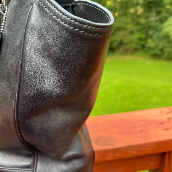 AUTHENTIC COACH LEGACY LEATHER LARGE TANNER TOTE smoke free enviroment - Picture 6 of 7